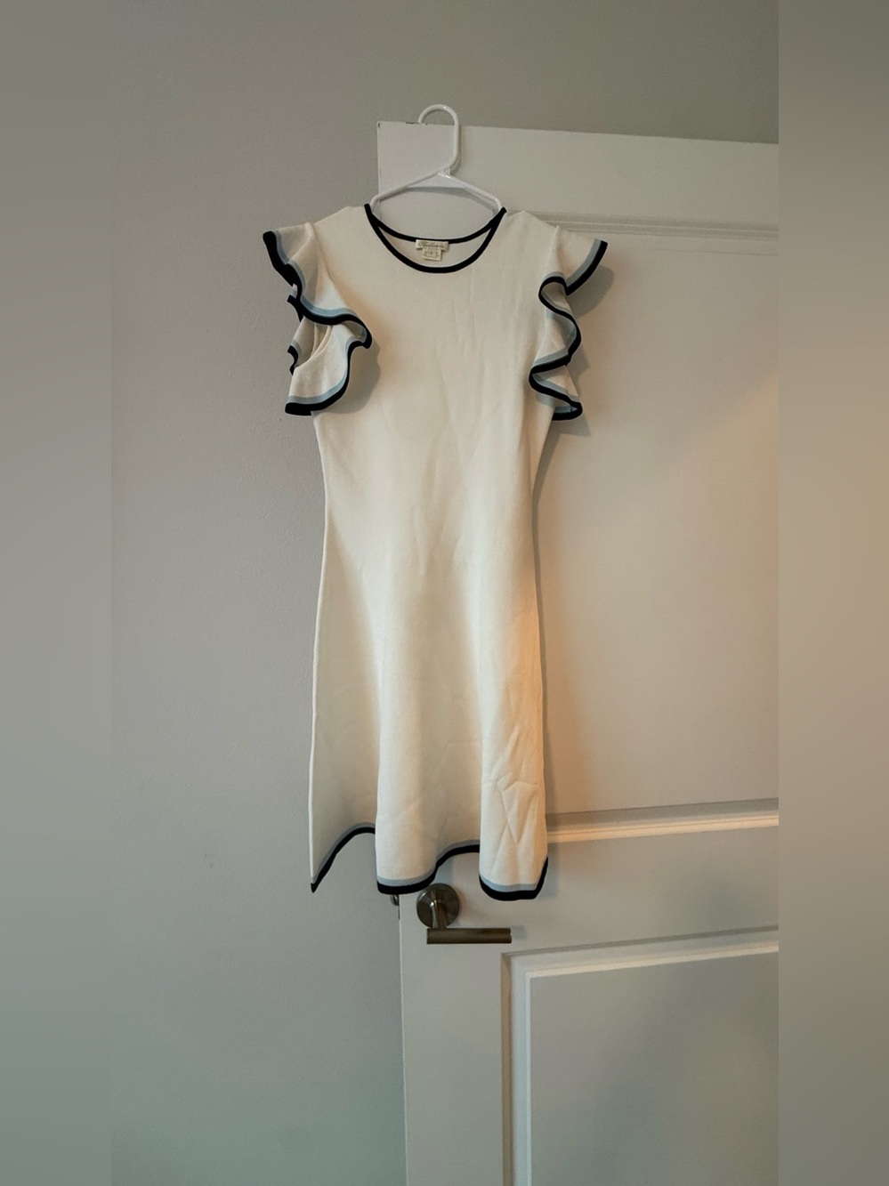 Shoshanna Knit Mini Dress White with Navy Ruffle Sleeve Contrast Trim❤️ - Picture 2 of 9